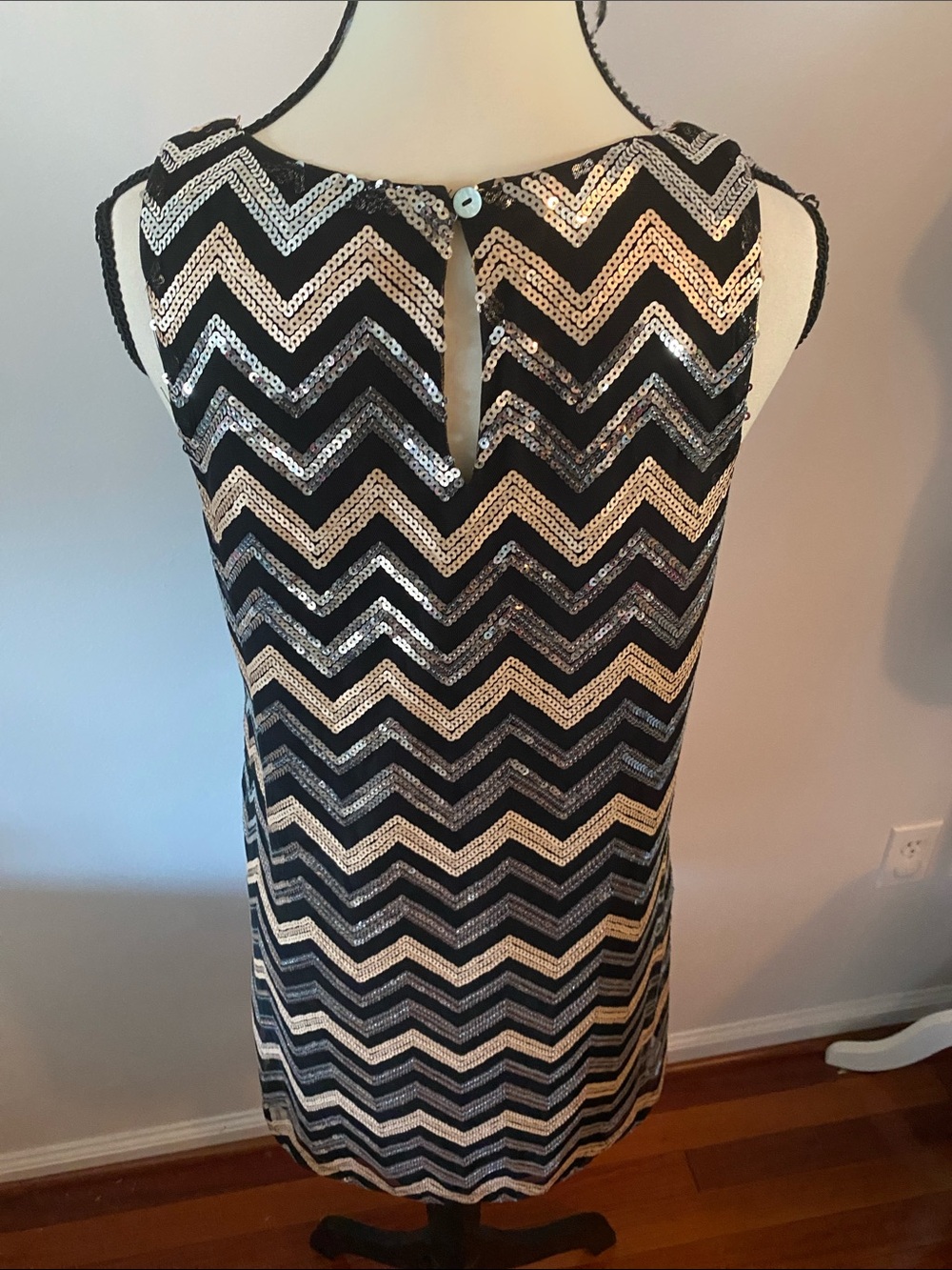 Honey punch NWT sequined sleeveless dress - Picture 4 of 7